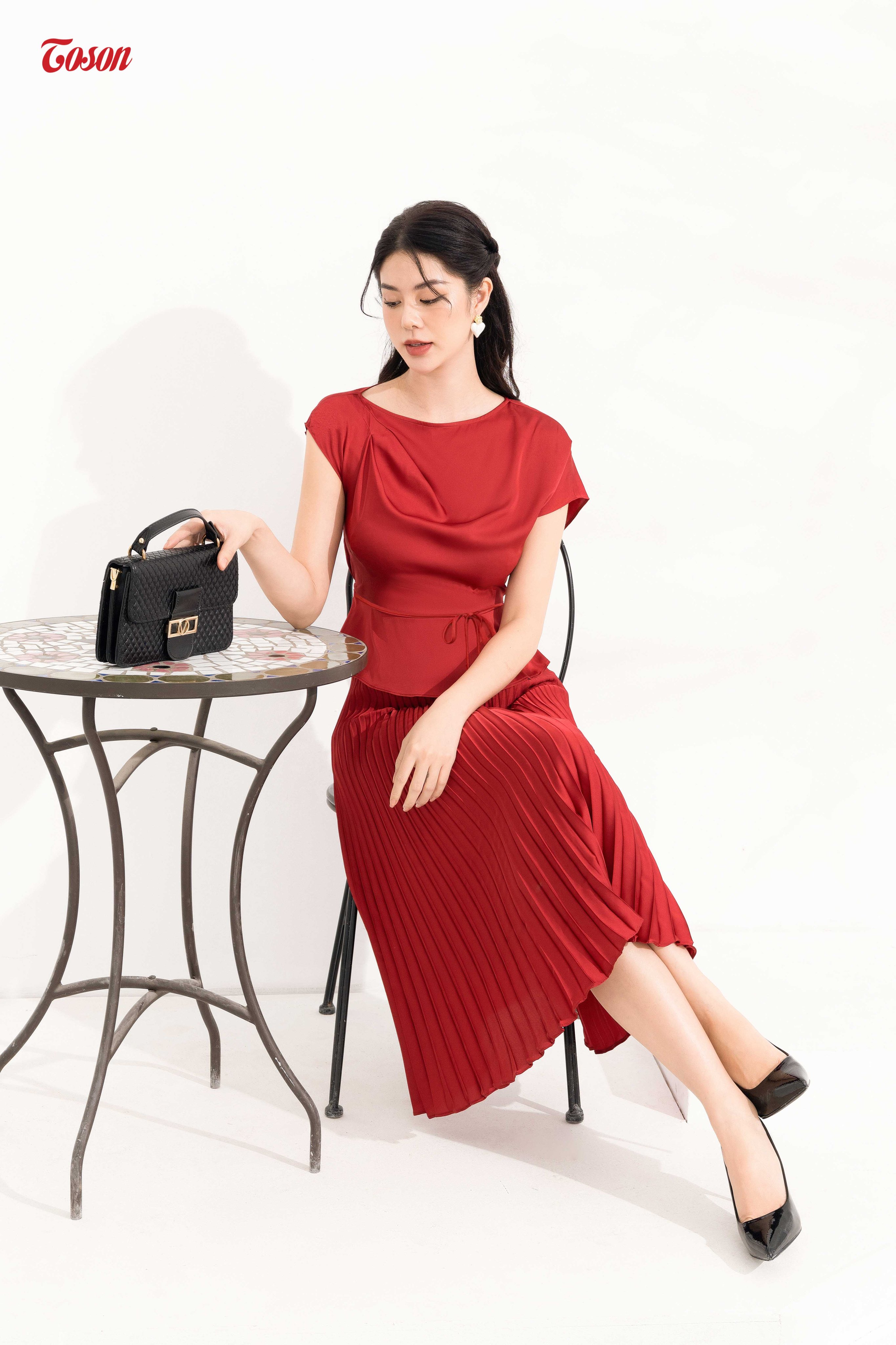 Chân váy xếp ly kết hợp với áo gì 8 gợi ý tuyệt nhất dành cho bạn Thời trang Việt Giải Trí #48 Chân váy xếp ly kết hợp với áo gì 8 gợi ý tuyệt nhất dành cho bạn Thời trang Việt Giải Trí